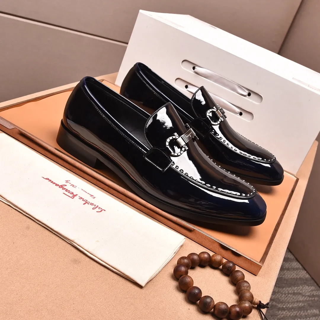 Men's shoes 💰540📛📛(water-dyed cowhide) Salvatore Ferragamo high-end (Salvatore Ferragamo) is the world's top luxury footwear brand. It comes from the fashion kingdom of Italy and is famous all over the world for its traditional handmade design and novel styles...🚶🏻🚶🏻New suit shoes are available simultaneously at the counter. This model is purely handmade. The fabric is imported from Italy's original first-layer cowhide. Soft water-dyed cowhide lining. Original authentic outsole🌀🌀Size: 38➖45